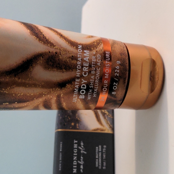 Bath & Body Works Midnight Amber Glow 8oz and Shea Butter Cleansing Bar 5oz - Picture 4 of 7